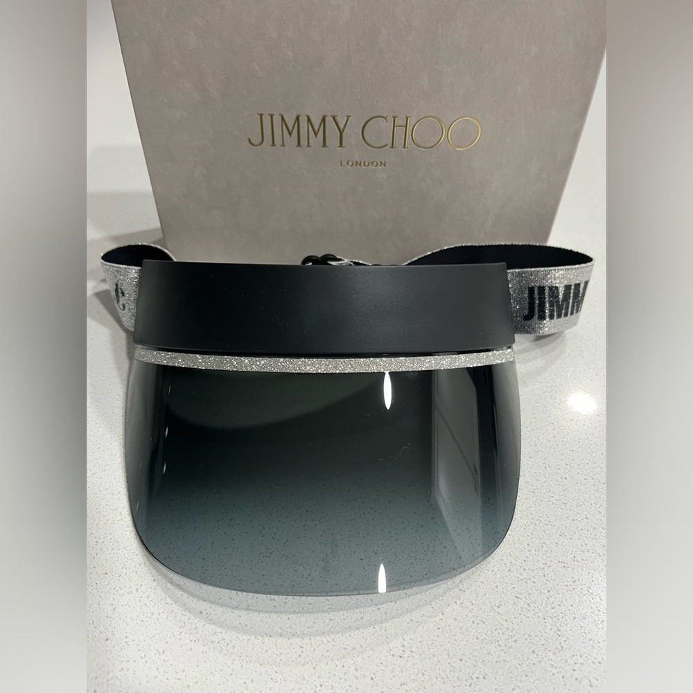 Jimmy Choo - Sun Visor Calix New
SKU: J000154842001
COLOR: E9O DARK GREY SHADED
